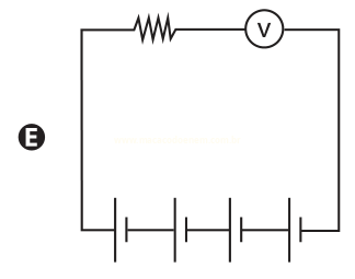 Circuito elétrico em série com um resistor, um voltímetro e quatro pilhas ligadas em série.