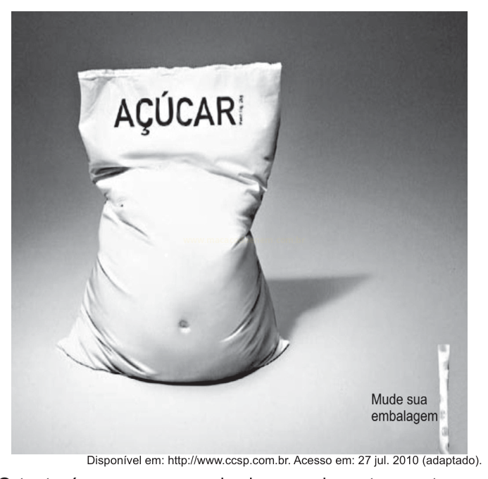 Fotografia de um saco de açúcar com formato de barriga, ao lado de uma fita métrica, com a frase "Mude sua embalagem".