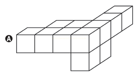 Sólido de cubos em perspectiva isométrica, com fileira frontal e degrau elevado, rotulado A.