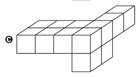 Sólido de cubos em perspectiva isométrica com fileira frontal, bloco elevado à direita e cubo abaixo, rotulado C.