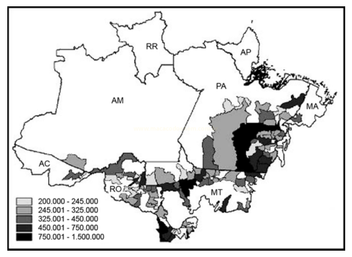 Mapa da Amazônia brasileira com estados abreviados e faixas de valores em tons de cinza indicadas por legenda.