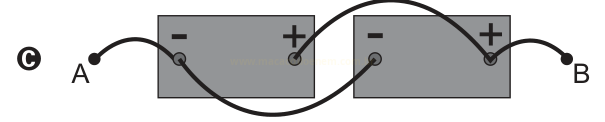 Esquema de duas pilhas ligadas entre os pontos A e B, com os fios cruzando-se entre elas (opção C).